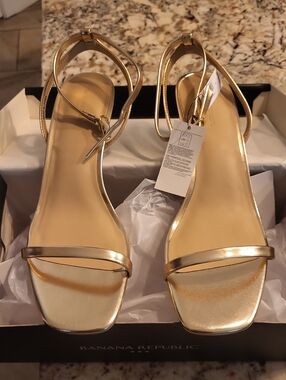 NWT Banana Republic Factory Gold Strappy Sandal Heel Sz 10
